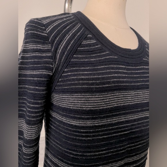 Cremieux Crew Neck Textured Knit Striped Navy Sweater Dress Sz M - Picture 3 of 6